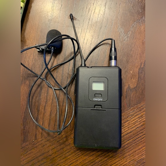 Fifine Technology Lavalier/Headset Wireless Microphone K031 UHF 565-584 - Picture 1 of 6